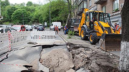 Ліквідація аварій на вул. В.Гетьмана, 27 та Кловскому узвозі, 14