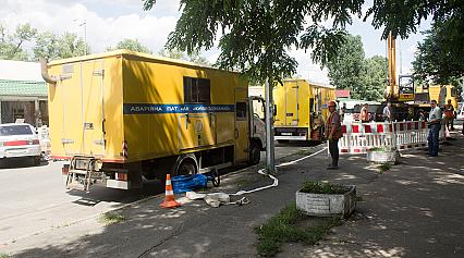 Заміна засувок на розі вулиць Жмеринська та Зодчих