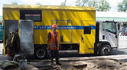 Заміна засувок на розі вулиць Жмеринська та Зодчих