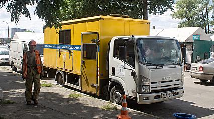 Заміна засувок на розі вулиць Жмеринська та Зодчих