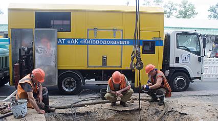 Заміна засувок на розі вулиць Жмеринська та Зодчих