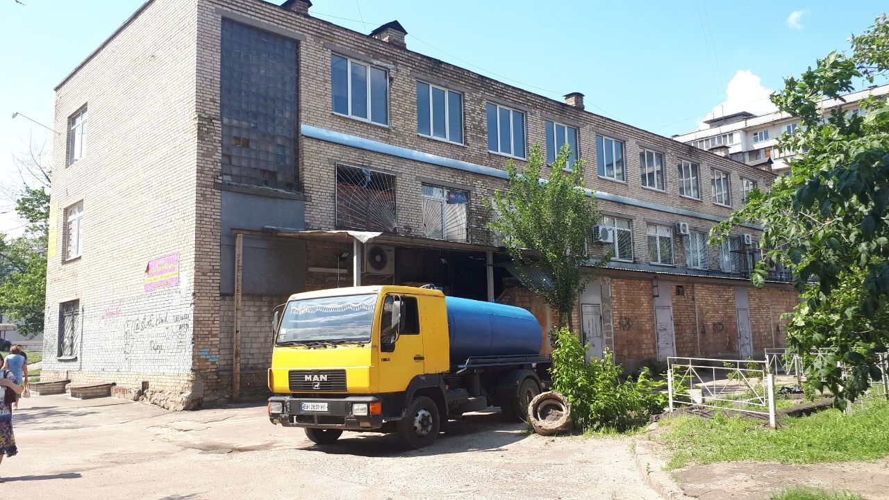 Увага! Недобросовісні асенізатори зливають стоки на міські газони