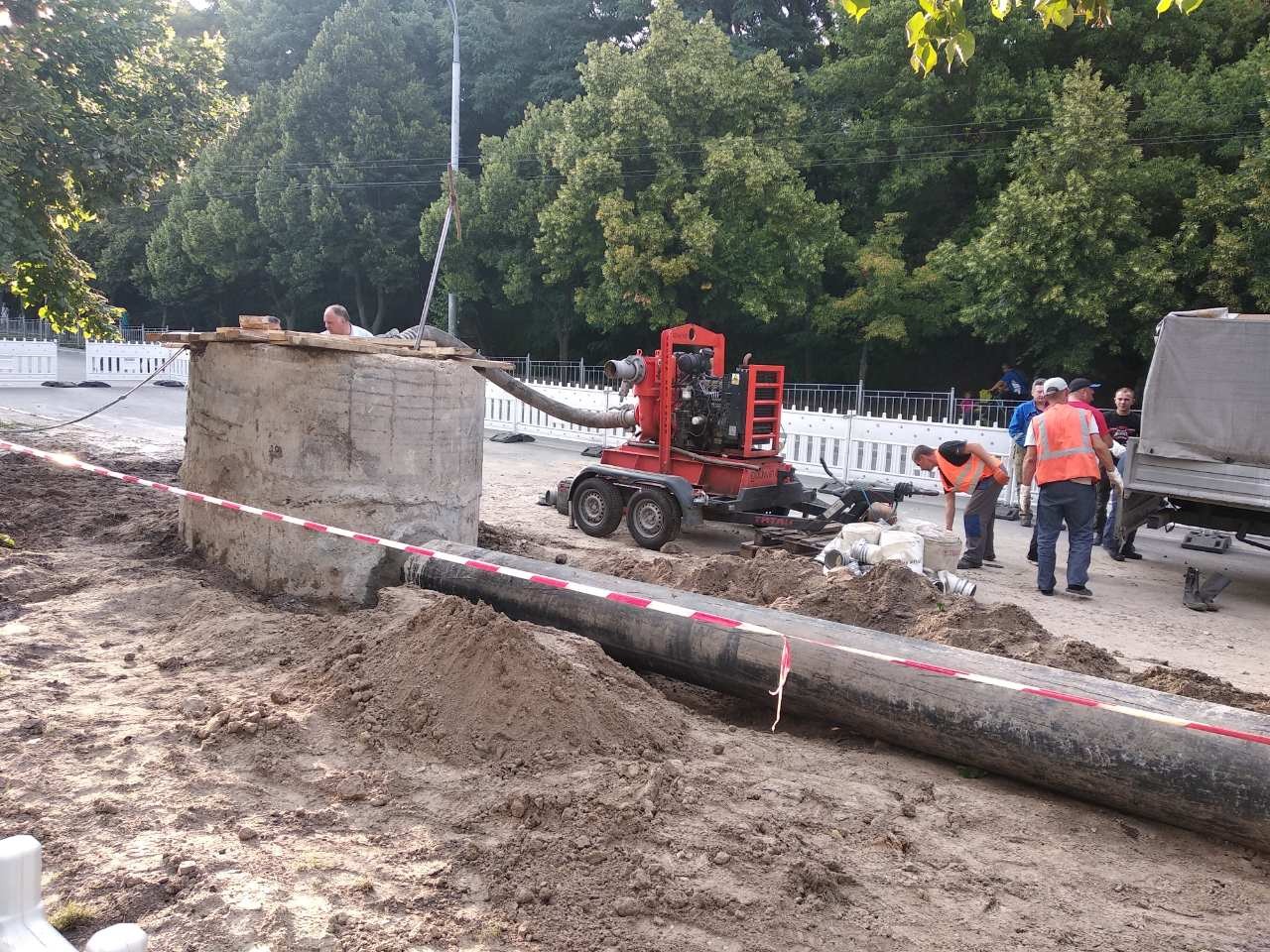 Тривають аварійно-відновлювальні роботи на Мостицькому колекторі