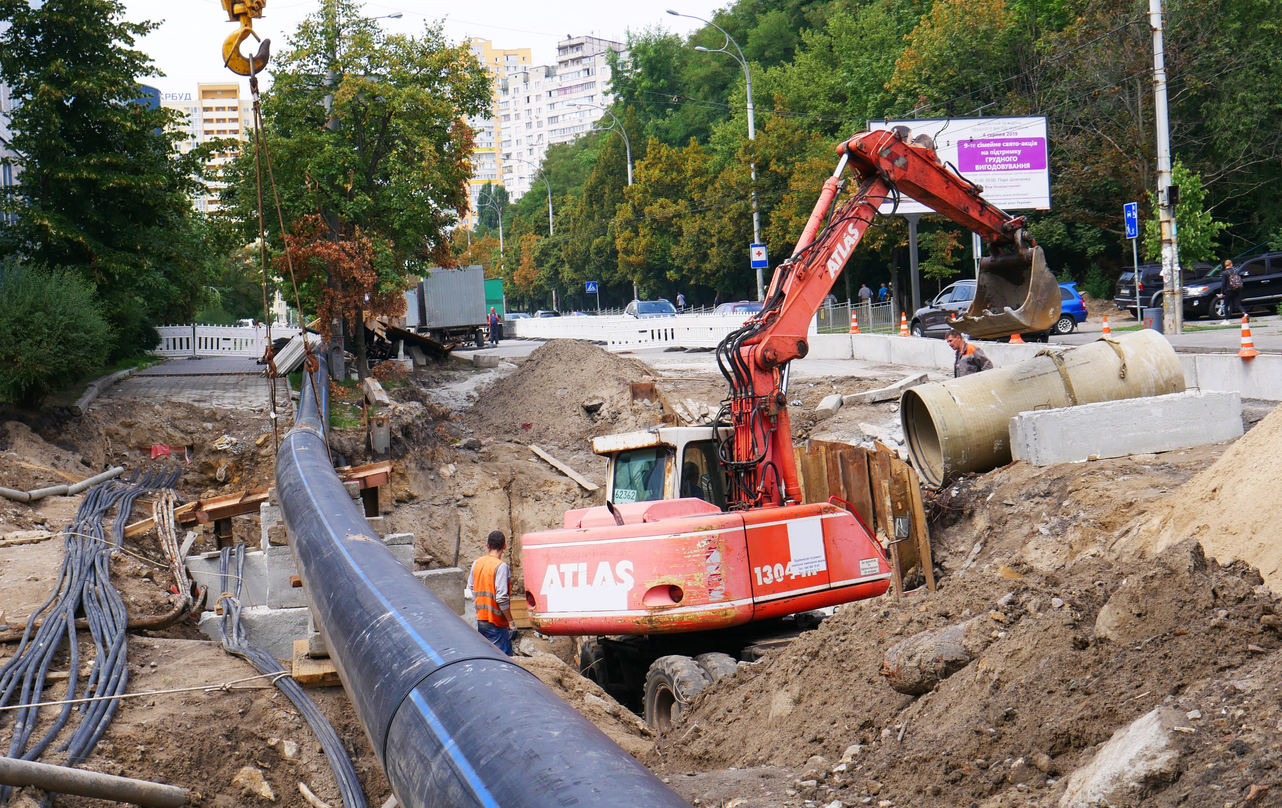 Продовжуються ремонтні роботи на Мостицькому каналізаційному колекторі
