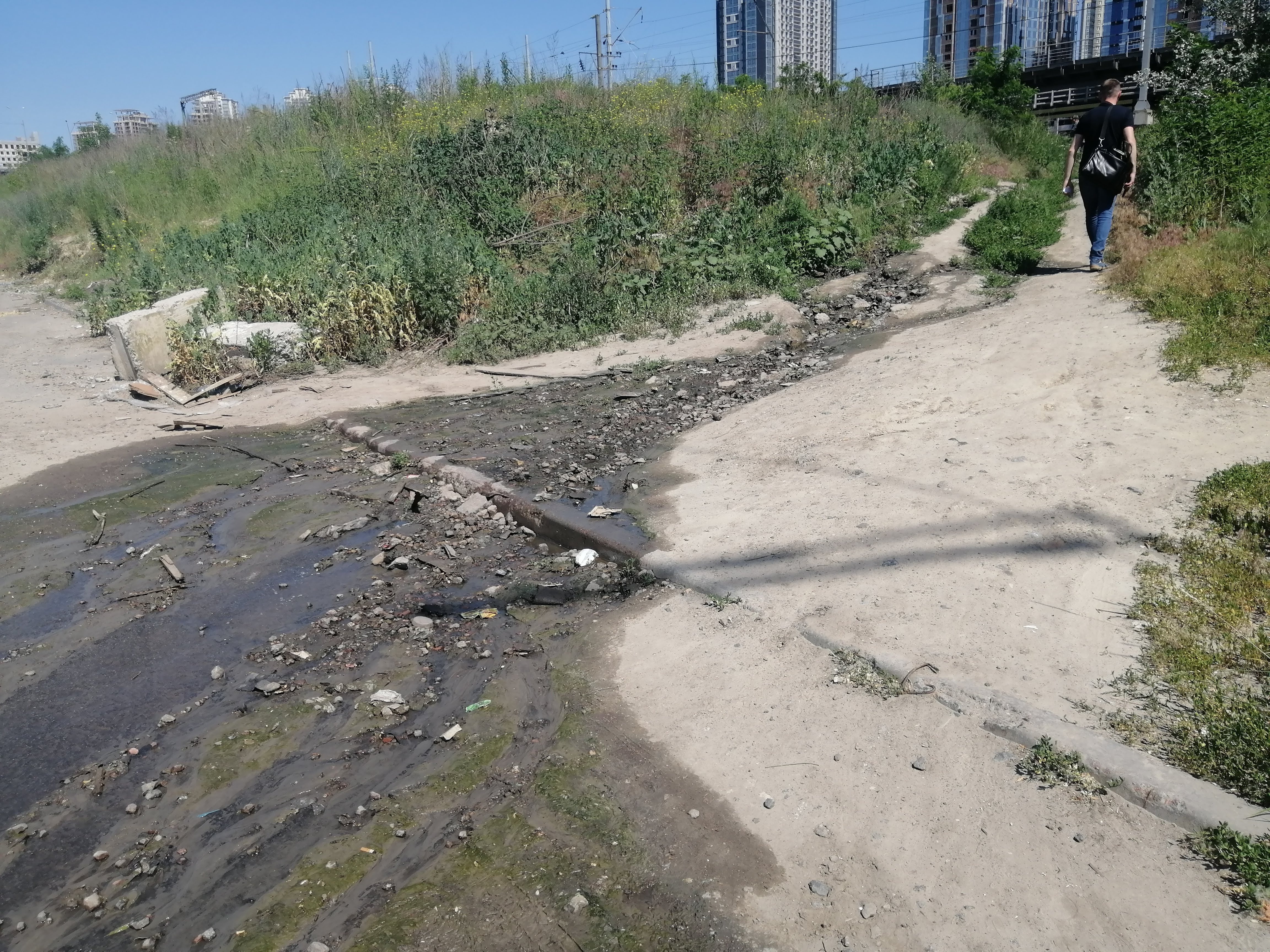 Автостанцію Видубичі відключили від водопостачання через аварію на каналізаційній мережі