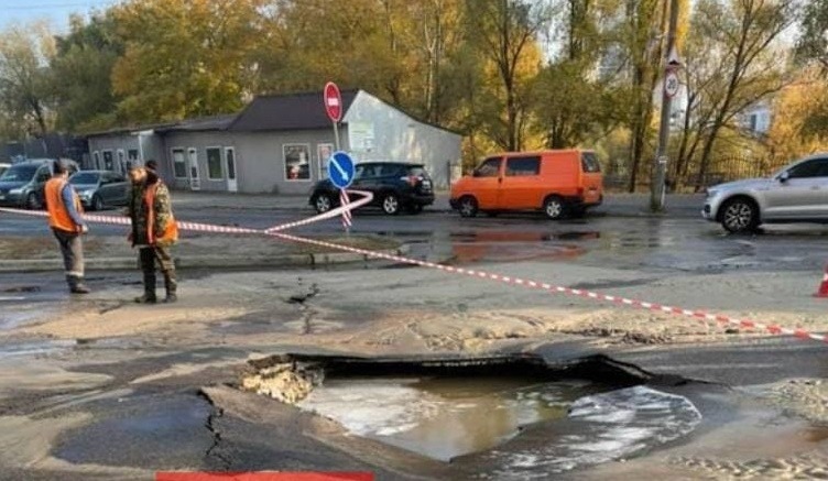 Усуваємо аварійну ситуацію на вулиці Срібнокільській