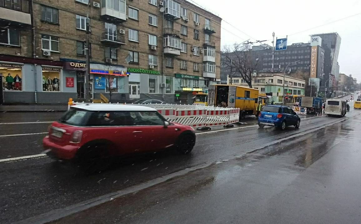 Продовжуються роботи на колекторі по вулиці Вадима Гетьмана