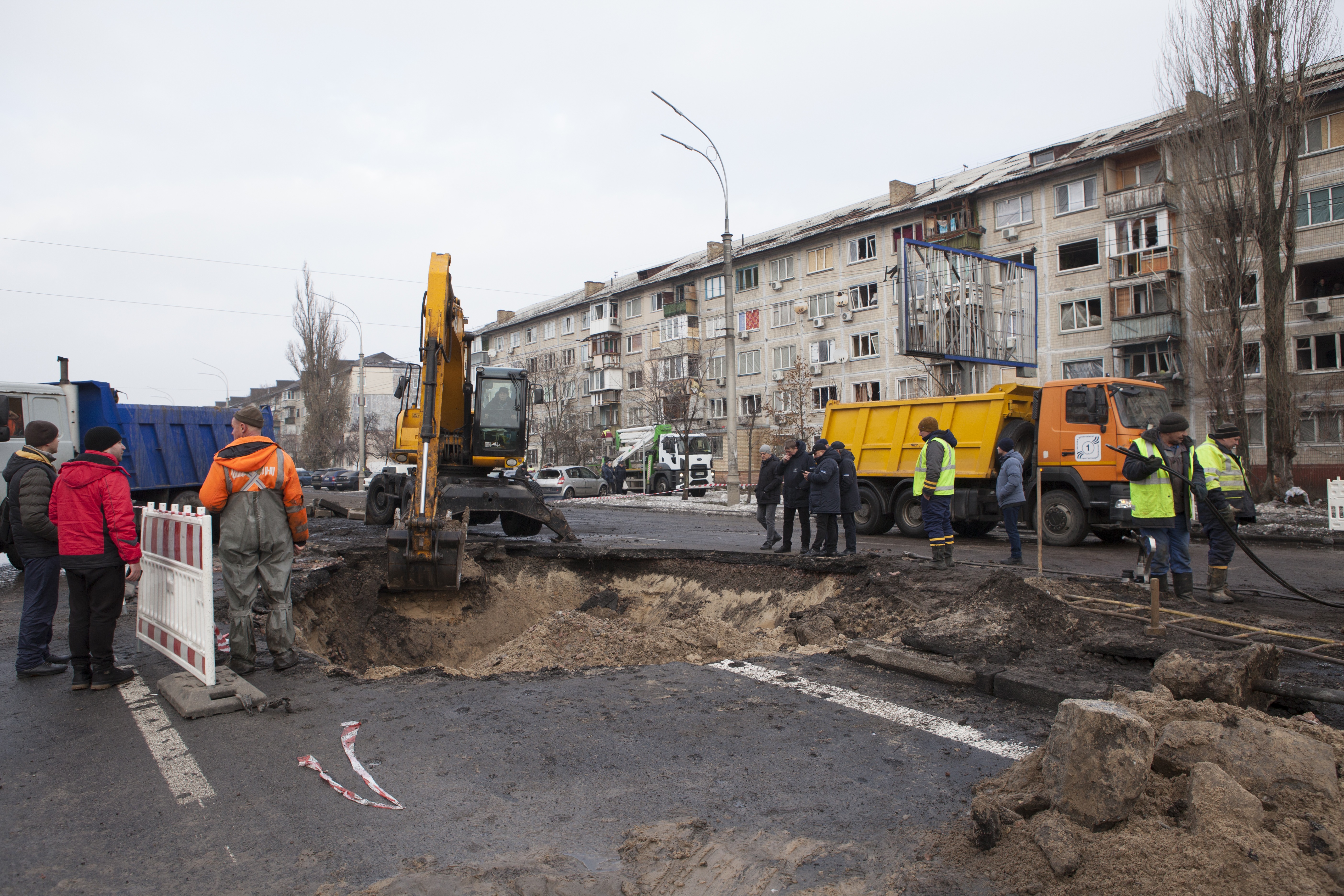 Завершено роботи на трубопроводі діаметром 1200 мм на Воскресенському проспекті